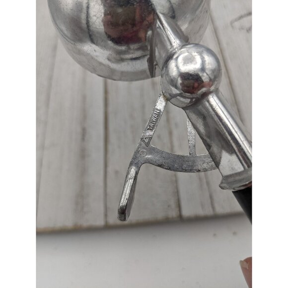 Metal Ice Cream Scoop Black Handle Taiwan - Picture 4 of 5